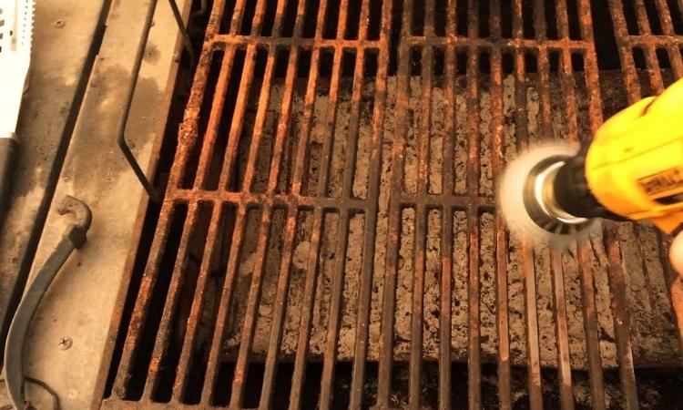 Remove Rust from Metal Window Grills in Singapore