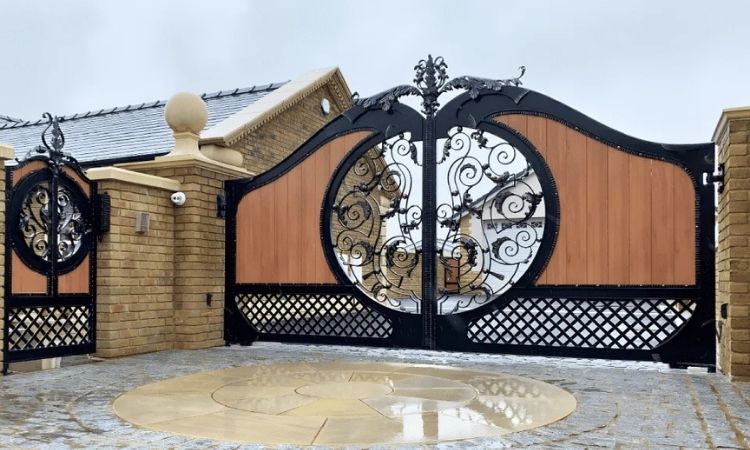Clean And Maintain Wrought Iron Gate in Singapore